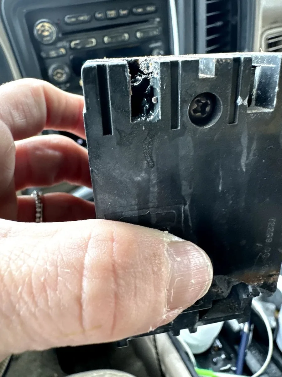 Circuit breaker with a burned terminal